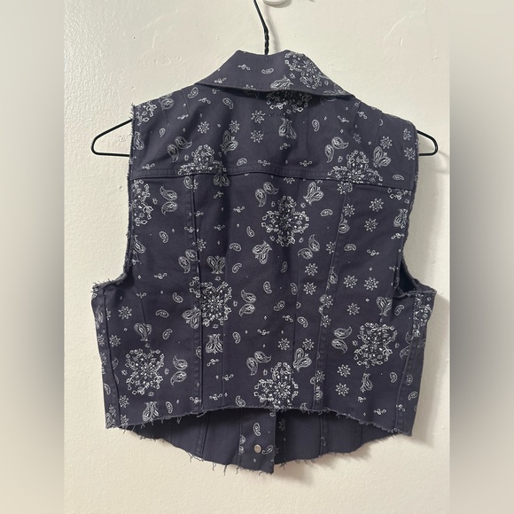 Levi’s Denim Vest - Picture 3 of 3